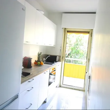 Le Trident Yourhosthelper *