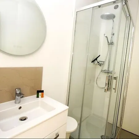 Le Trident Yourhosthelper * Cannes