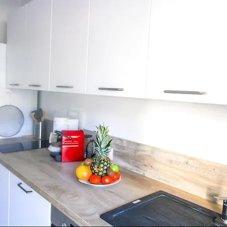 Le Trident Yourhosthelper *